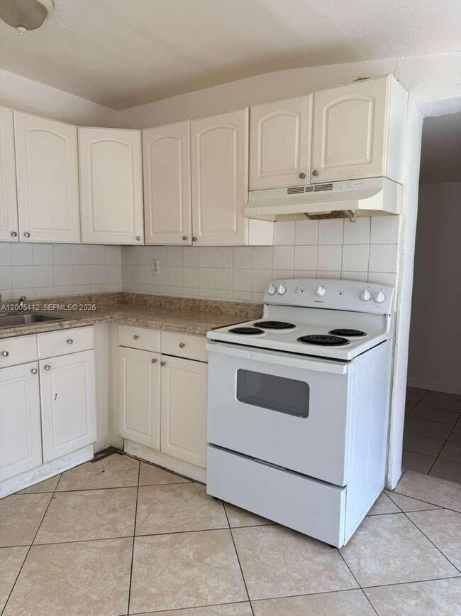 Building Photo - 1942 Adams St