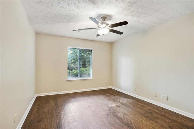 Building Photo - 2953 Torreya Way SE