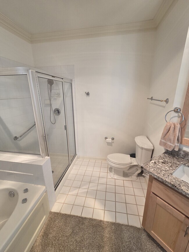 Building Photo - 6125 NE 175th St