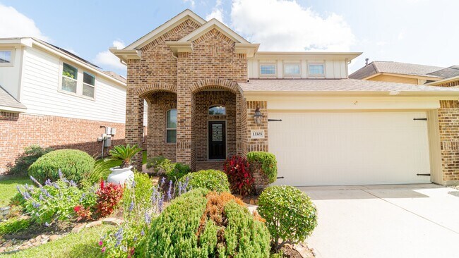 Building Photo - 13303 Davenport Hills Ln