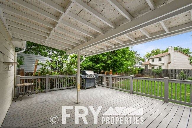 Building Photo - Spacious updated Green Valley Ranch two-story