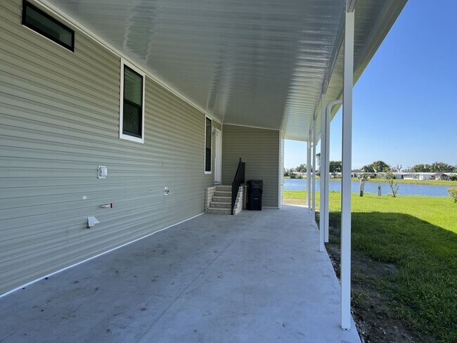 Building Photo - 7815 Lakeshore Dr