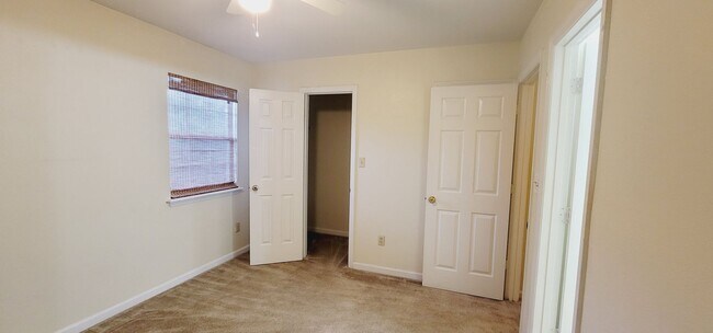 Building Photo - CLOSE TO CAMPUS 3/3 w/ Washer/Dryer, Lawn Maintenance Included, & More! $1875/month Avail startin...