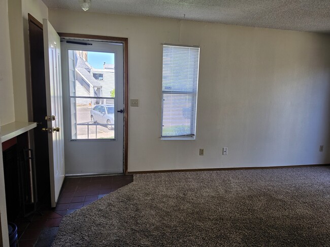 Building Photo - 17054 E Tennessee Dr