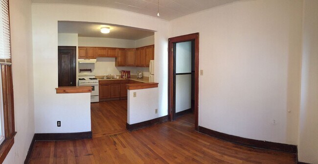 Building Photo - 1008 Evergreen Ave