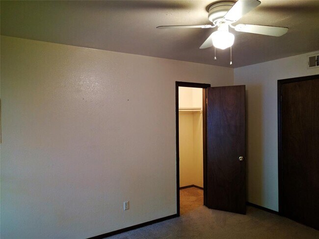 Building Photo - 2248 Donna Dr