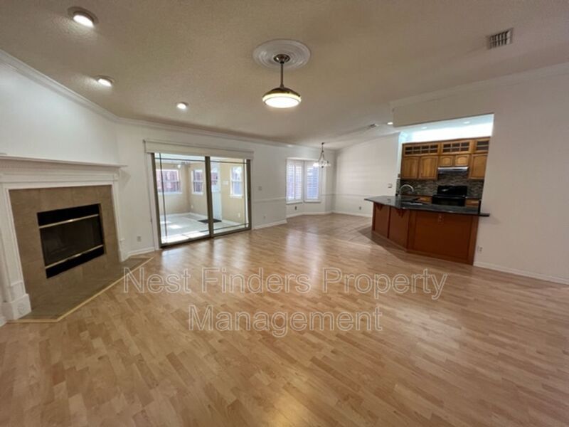 Building Photo - 2127 Forest Gate Dr W