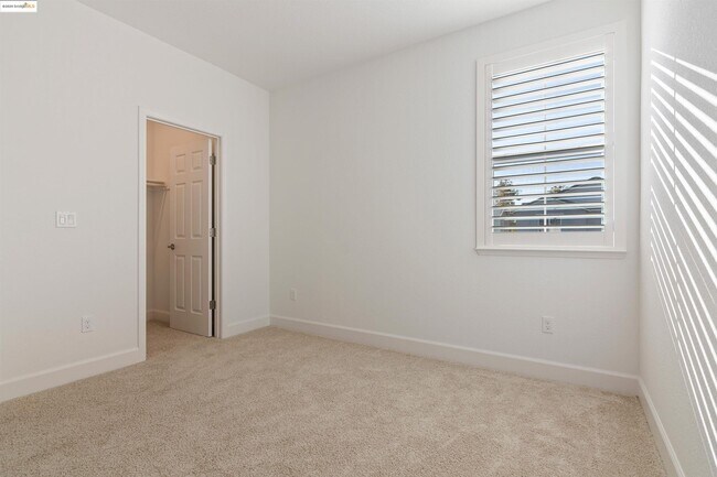 Building Photo - 3012 Vasquez Ct