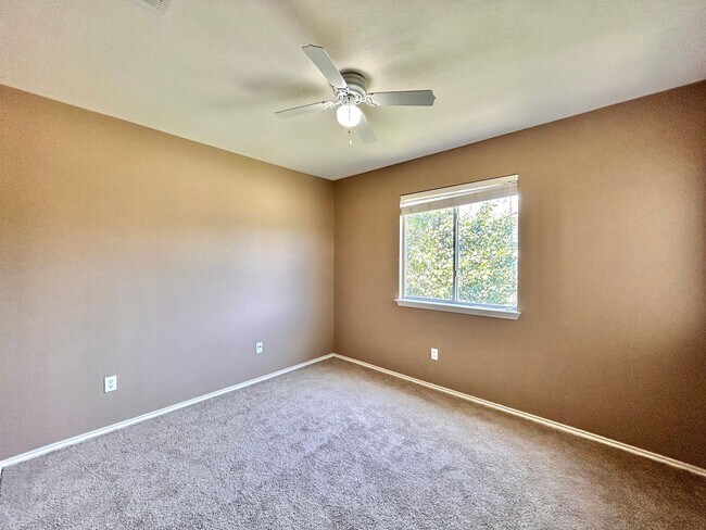 Building Photo - Nice 3BR/2.5BA Two-Story Home with 3-Car G...