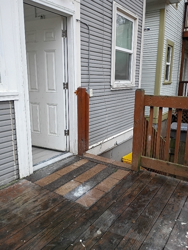 Building Photo - 547 NE Knott St