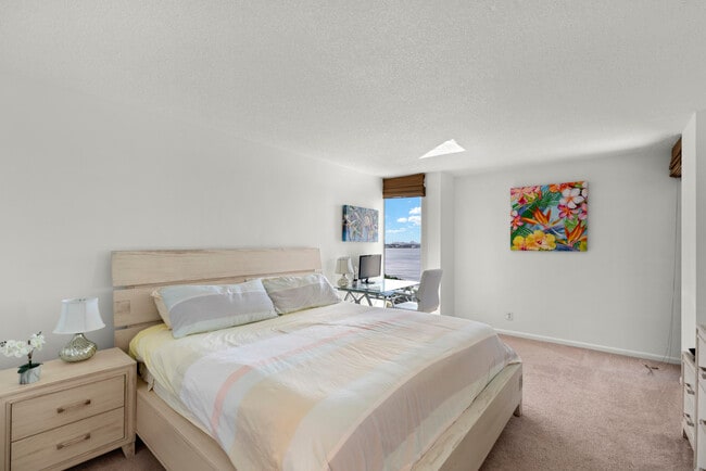 Building Photo - 5550 N Ocean Dr