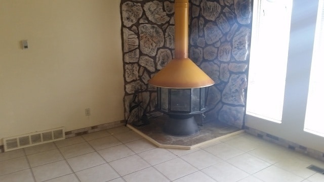 Building Photo - Great home with 2 car garage, deck and shed, fenced yard in Roy for rent