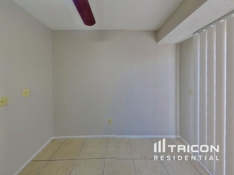 Building Photo - 5152 Laurelwood Ave