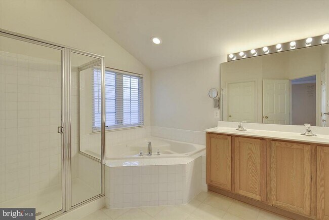 Building Photo - 12902 Innisbrook Dr