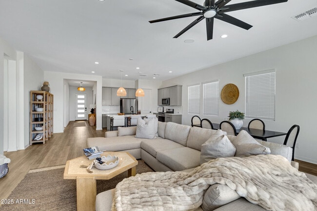 Building Photo - 10051 E Talon Ave