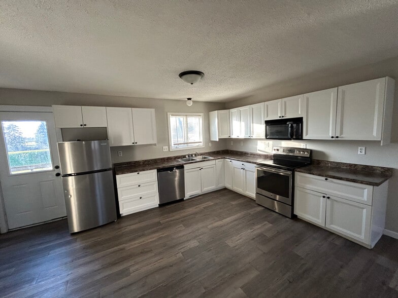 Building Photo - 221 2nd St N