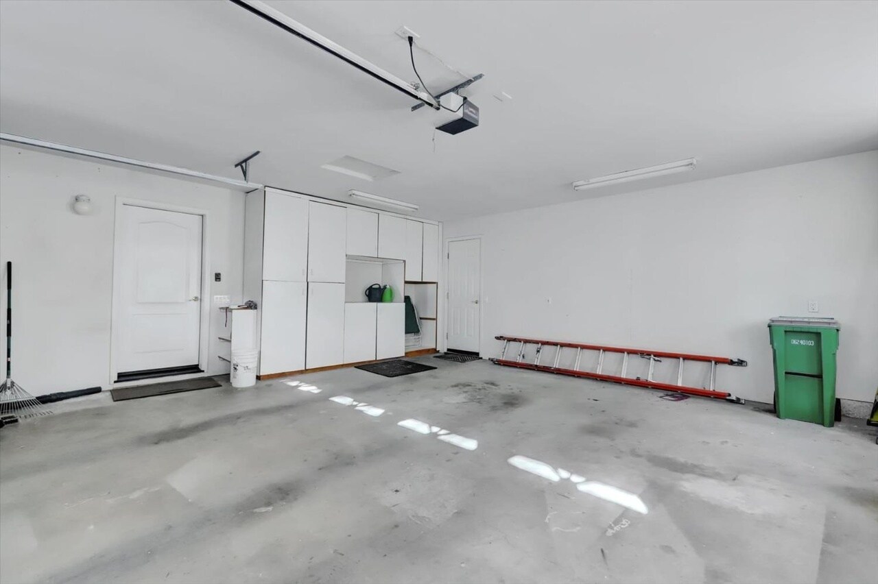 Garage - 18527 Jayhawk Dr