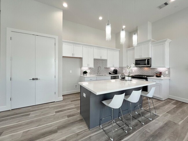 Building Photo - 8316 Curry Rd