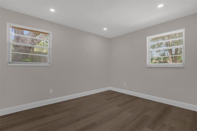 Building Photo - 518 Lavon Dr