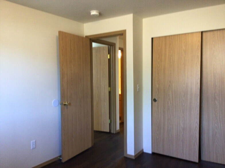 Building Photo - 19403 Valley View Dr