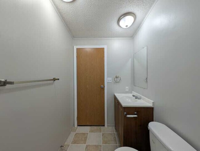 Building Photo - 52224 Quaker Hill Ln