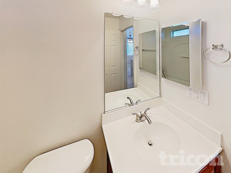 Building Photo - 999 E Stardust Way