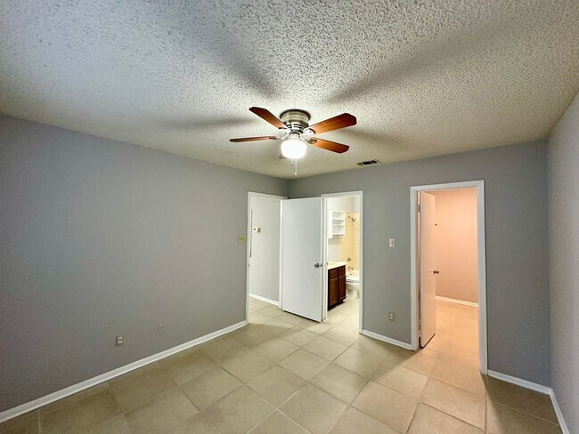 Building Photo - 8805 Schick Rd