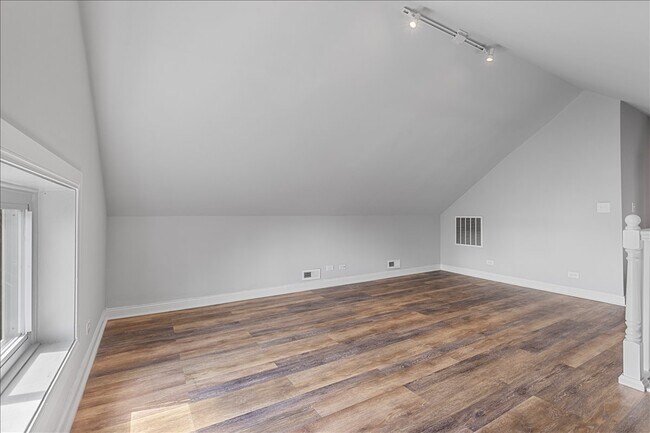 Building Photo - 1754 W 21st Pl