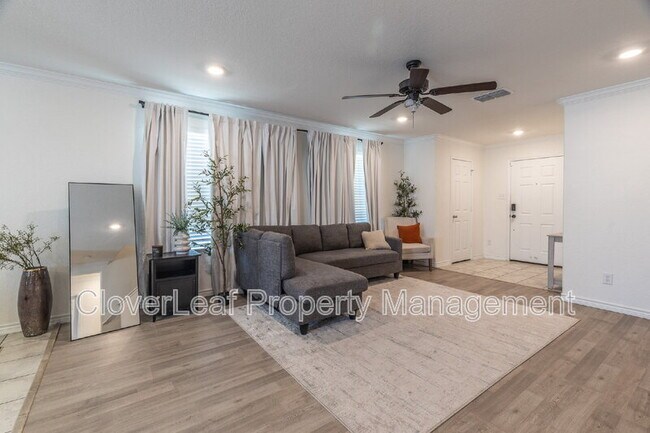 Building Photo - 10406 Labrado Dr