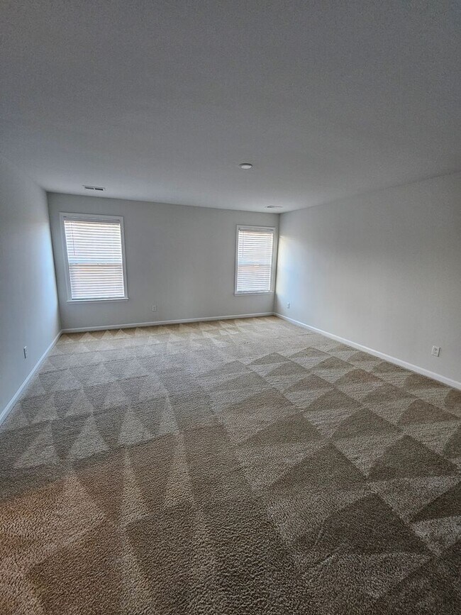 Building Photo - Spacious Two-Story Living on a Premium Lot...