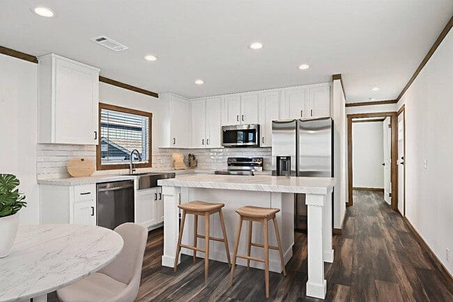 Building Photo - 1610 Fox Dr