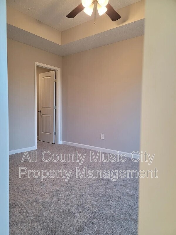 Building Photo - 310 Negri Ct