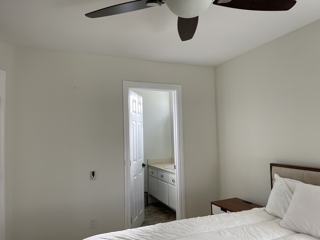 Building Photo - 27061 Springwood Cir