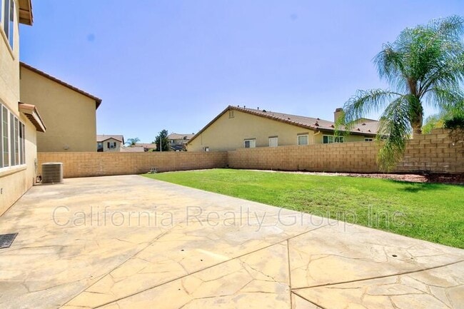 Building Photo - 34567 Spindle Tree St