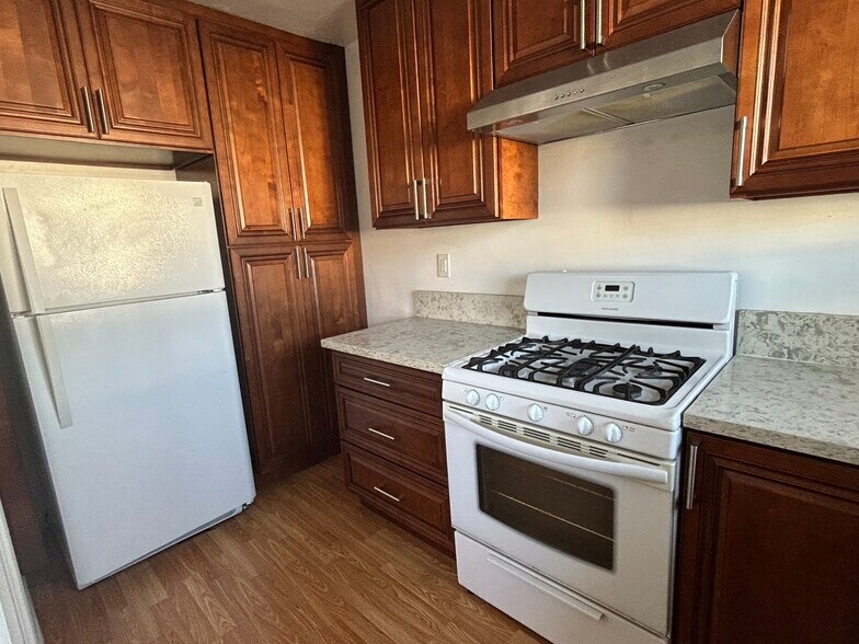 Building Photo - 2032-2106 Delaware Ave