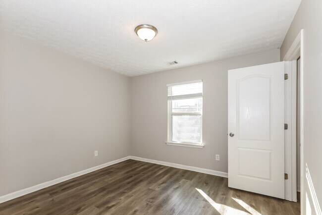 Building Photo - 3901 Alderwoods Dr