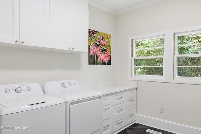 Building Photo - 105 Bunn Ave