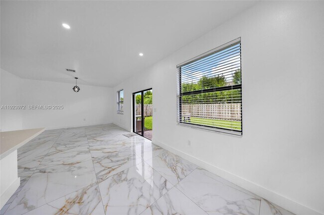 Building Photo - 268 NE 210th Way