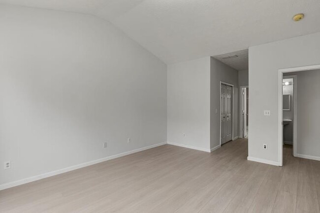 Building Photo - 329 Horsehill St