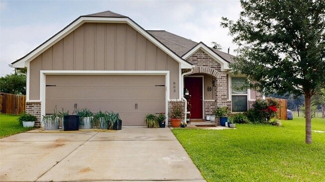 Primary Photo - 803 Meadow Brook Dr