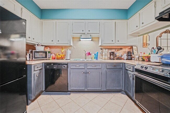 Primary Photo - 1314 Town Cir