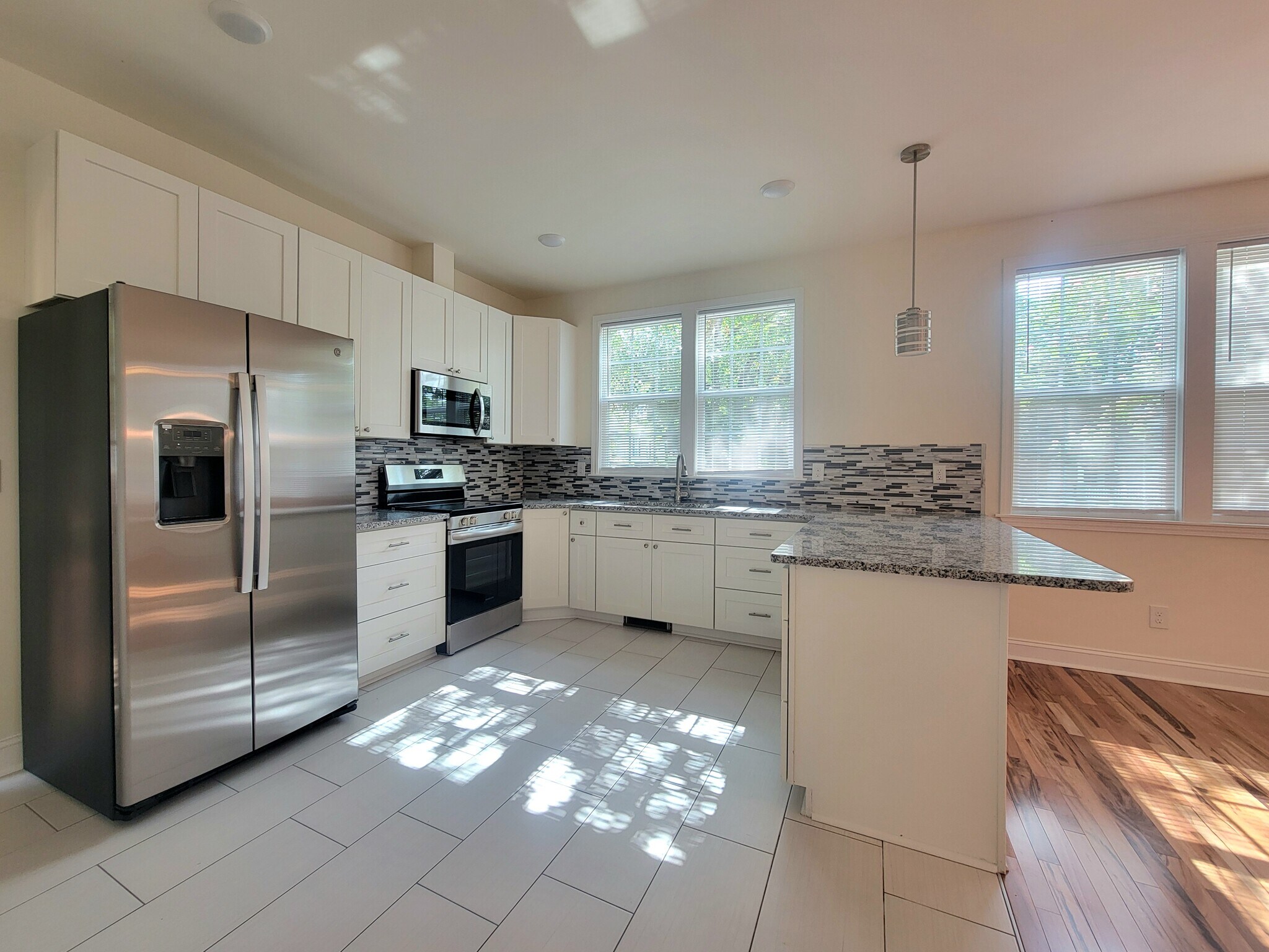 Building Photo - 624 Grace Ave