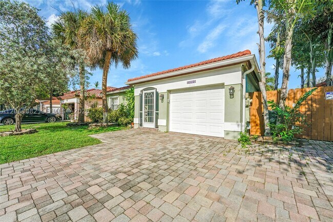 Building Photo - 5520 NW 49th Ave