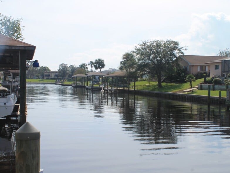 WATER CANAL - 12 Clarendon Ct S
