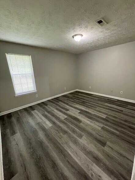 Building Photo - 105 Fruitwood Trce