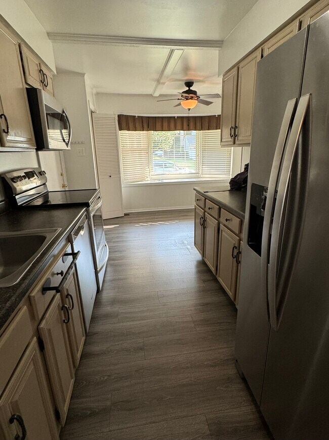 Building Photo - 3212 Manitoba Dr