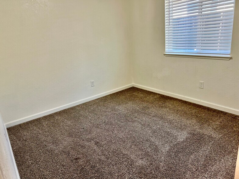 Building Photo - 29 Black Pine Way