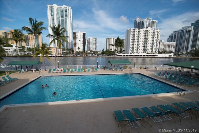 Building Photo - OCEANVIEW PARK CONDO