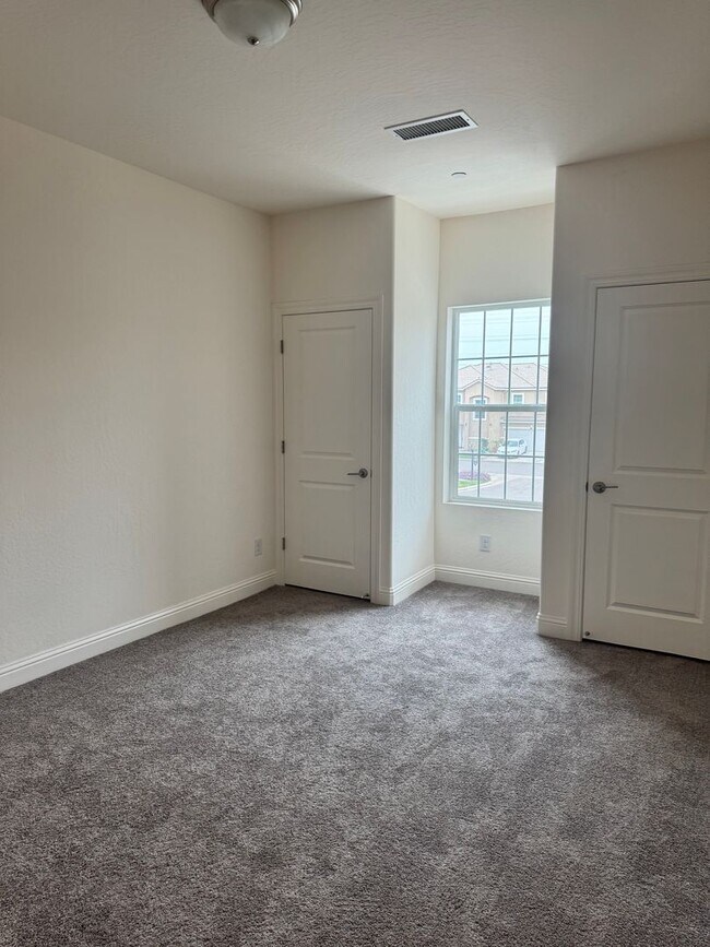 Building Photo - Single Family Home