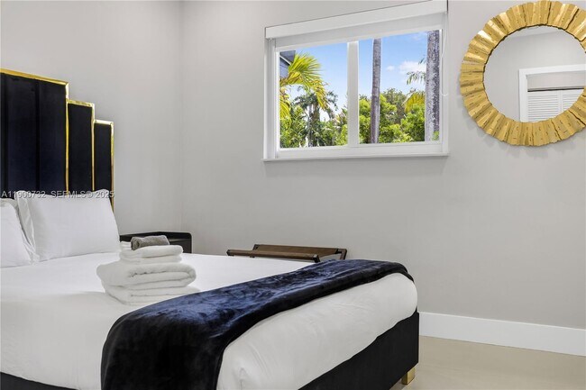 Building Photo - 1104 N 13th Terrace